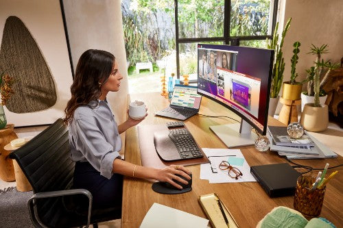 HP Series 7 Pro 34 inch WQHD Conferencing Monitor - 734pm